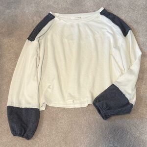 Chic Long Sleeve Top in white and navy